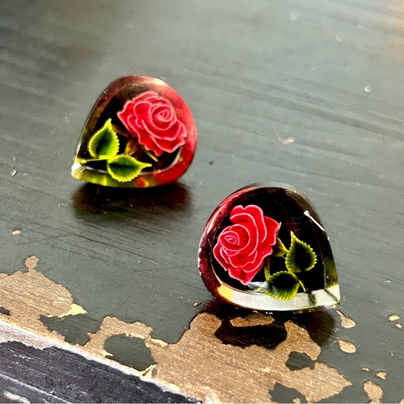 Vintage Jewelry - Vintage 🌸 Red Roses In Resin Earrings